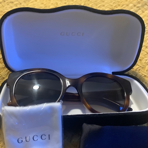 Gucci Sunglasses Like New - Picture 1 of 4